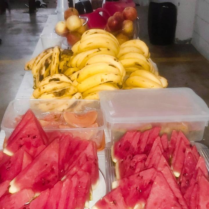 Foto 9 de 14 — Voluntários do Bem fazem café da manhã para coletores de lixo